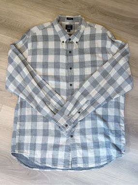J. Crew Men’s Gray & White Plaid Button-Down Shirt
SIZE: XL